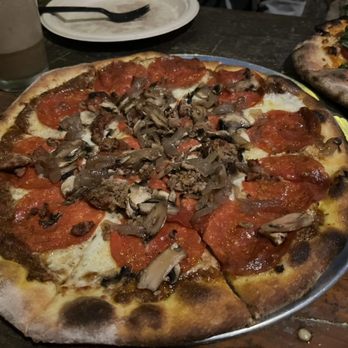 LouEddie's Pizza - LouEddie's Special - Pizza Near Me - Skyforest, California