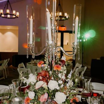 D'Lily's Flower - Floral table centerpiece with tall glass candles - Florists Near Me - Watsonville, California D'Lily's Flower - Floral table centerpiece with tall glass candles - Florists Near Me - Watsonville, California