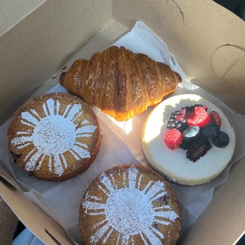 Kasama - Ube tart, cheesecake, apple croissant - Filipino Near Me - Chicago, Illinois