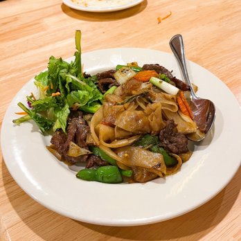 Thai Ivory Cuisine - Drunken Noodles w/Beef - Thai Near Me - Upland, California Thai Ivory Cuisine - Drunken Noodles w/Beef - Thai Near Me - Upland, California