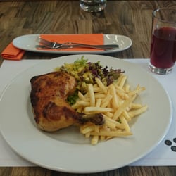 Ciepło Zimno Bistro & Bar - Udko z kurczaka z frytami