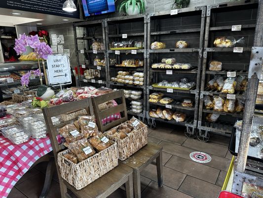 Valerio's Tropical BakeShop by null