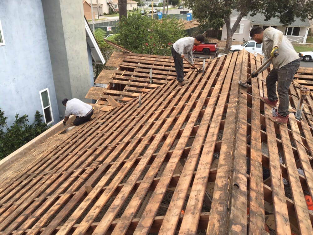 Slide of Luis Mendoza Roofing