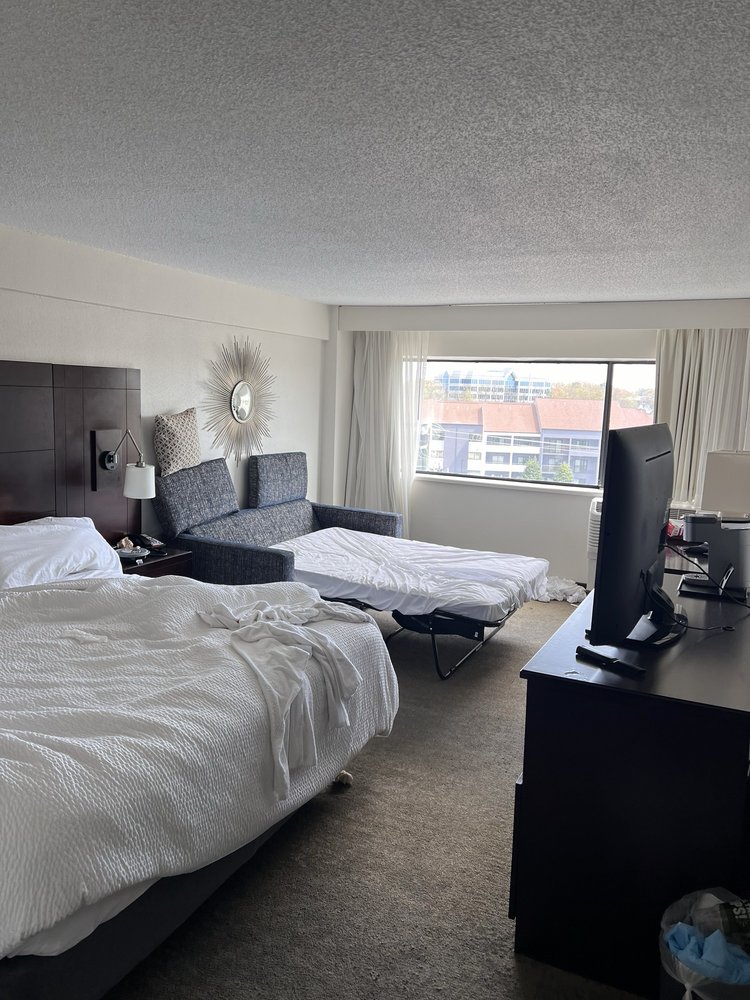 HOLIDAY INN VIRGINIA BEACH NORFOLK Updated October 2024 229