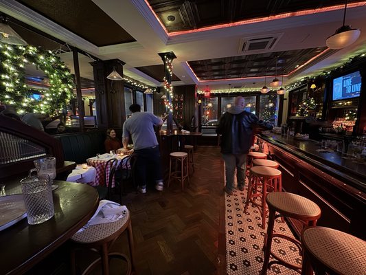 Cousin Larry's by null