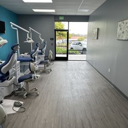 Cali Dental - Clean gently decorated Clinic.
