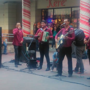 Plaza Paseo 2000 - Música en vivo en Plaza paseo 2000 - Shopping Centers Near Me - Tijuana, BCN
