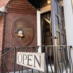 King Eider's Pub - Entrance