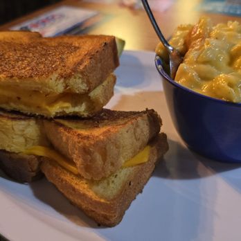 Fox Smokehouse BBQ - Grilled Cheese w/ Mac & Cheese - Barbeque Near Me - Boulder City, Nevada