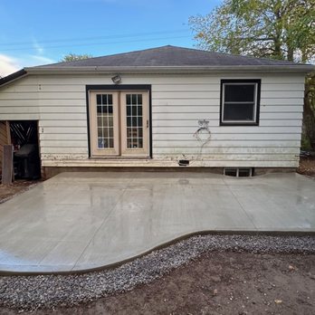 Luxe Landscaping - Concrete Patio - Excavation Services Near Me - Cobourg, Ontario Luxe Landscaping - Concrete Patio - Excavation Services Near Me - Cobourg, Ontario