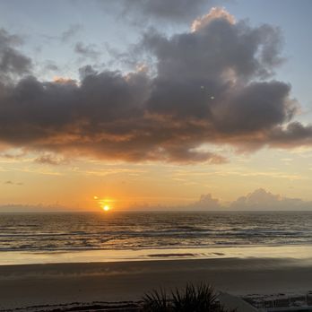 Perry's Ocean Edge Resort - Sunrise from balcony oceanfront room. - Hotels Near Me - Daytona Beach, Florida Perry's Ocean Edge Resort - Sunrise from balcony oceanfront room. - Hotels Near Me - Daytona Beach, Florida