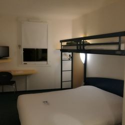 Ibis Budget - Le lit  La chambre