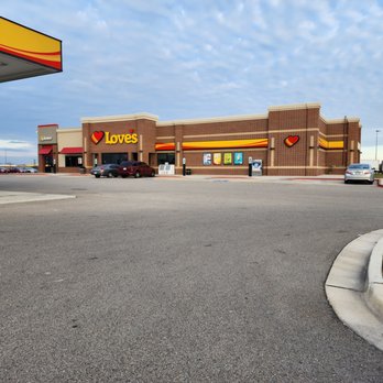 Love's Travel Stop - the parking lot of a convenience store - Convenience Stores Near Me - Rockford, Illinois