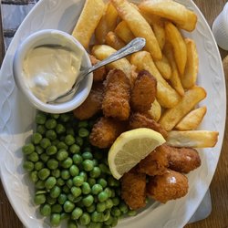Kings Arms Hotel - Scampi, chips & peas