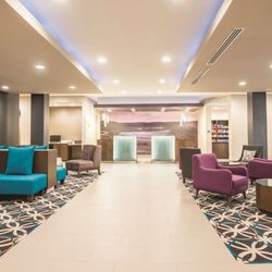 La Quinta by Wyndham York - Lobby view