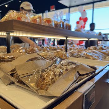 85°C Bakery Cafe-Niles - Bakeries Near Me - Niles, Illinois