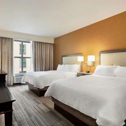 Hampton Inn & Suites Roanoke-Downtown - Guest room