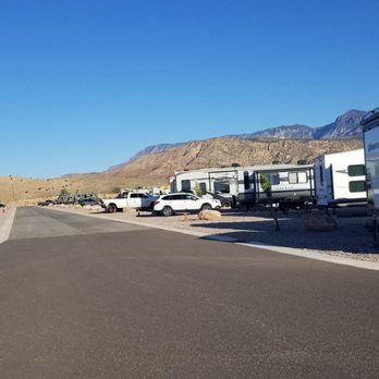 Settler's Junction RV - Parking super wide and long for our 35 foot toy hauler parking for SXS and truck with extra room. - RV Parks Near Me - Toquerville, Utah