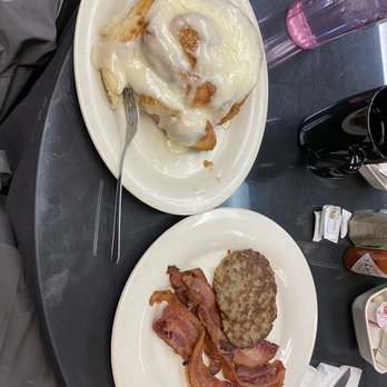 Whistle Stop Cafe - Cinnamon roll - Pizza Near Me - Cascade, Idaho