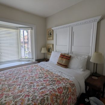 Ellis Bed & Breakfast - "Dr. Mitchell" room in Ellis House - Bed & Breakfast Near Me - Niagara Falls, Ontario Ellis Bed & Breakfast - "Dr. Mitchell" room in Ellis House - Bed & Breakfast Near Me - Niagara Falls, Ontario