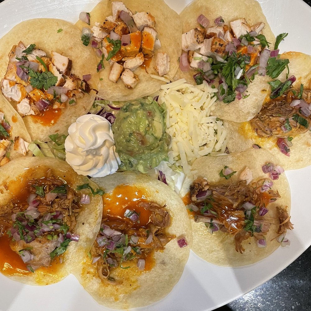 Sinigual - Taco platter - Mexican Near Me - Manhattan, New York
