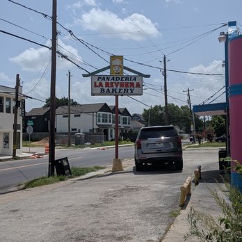 La Reynera Bakery - Bakeries Near Me - Houston, Texas