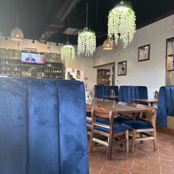 Fuego y Salsa - Dining area