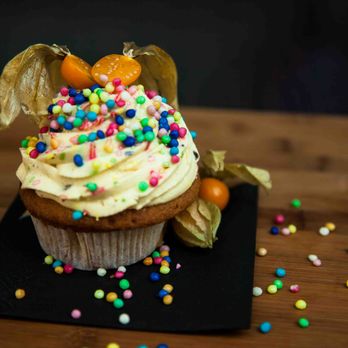 Waikiki Burger - Creamy Vanilla Cupcakes - Burgers Near Me - Potsdam, BB Waikiki Burger - Creamy Vanilla Cupcakes - Burgers Near Me - Potsdam, BB