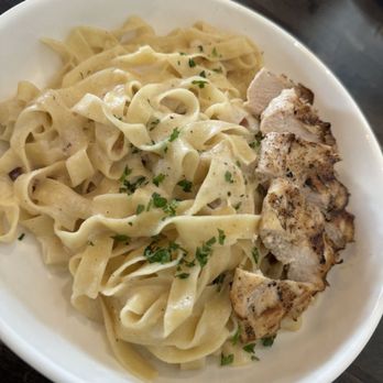 Sette Pasta House - Fettucini Alfredo with Chicken - Italian Near Me - Granite Bay, California