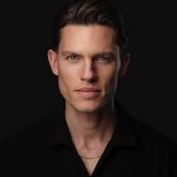 Vadim Daniel Photography - Professional headshot by Vadim Daniel