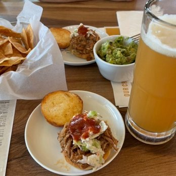 Mad Duck Craft - Brewpubs Near Me - Fresno, California Mad Duck Craft - Brewpubs Near Me - Fresno, California