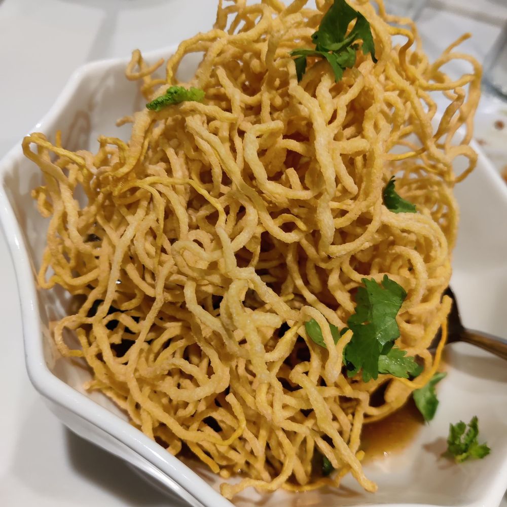 Red Elephant - Crispy Noodles... before - Thai Near Me - Honolulu, Hawaii