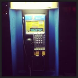 Fred Meyer Gasoline - They have pay phones!
