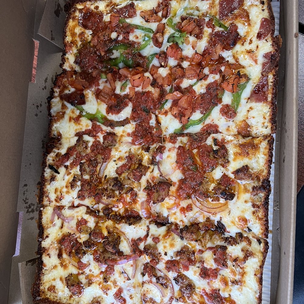 Fuji & Vi's - Pizza Near Me - Pasadena, California