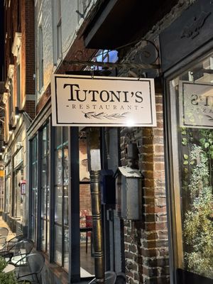 Tutoni's Restaurant by null