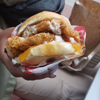 Roaming Rooster - Honey chicken sandwich - Food Trucks Near Me Roaming Rooster - Honey chicken sandwich - Food Trucks Near Me