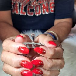 C Nails - Kim ALWAYS does an absolutely amazing job for me!!! She goes above & beyond! Go see her!