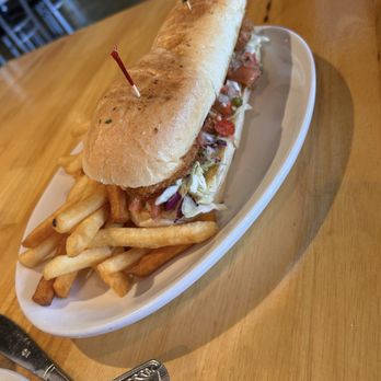 Captain Craig's Restaurant - Shrimp po'boy - Seafood Near Me - Tavernier, Florida
