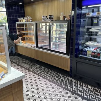 Paris Baguette - The empty display cases - Bakeries Near Me - Phoenix, Arizona