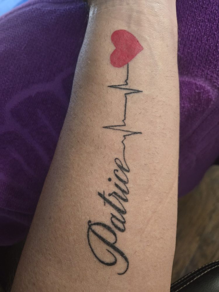 Pair-A-Dice Ink Tattoo & Piercing Logo