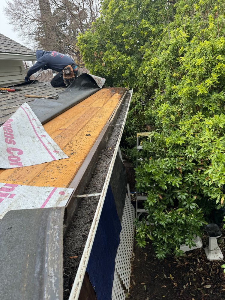 Slide of Andrés’ Roofing