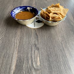Menudería Guadalajara - salsa & Chips