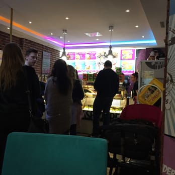 WonderWaffel - Samstagnachmittag - der Laden brummt! - Waffles Near Me - Dusseldorf, NW WonderWaffel - Samstagnachmittag - der Laden brummt! - Waffles Near Me - Dusseldorf, NW