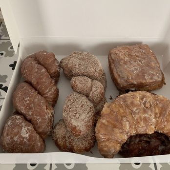 The Sweet Bar - Cinnamon twist, cronut, fritter and croissant - Bakeries Near Me - Rome, Georgia The Sweet Bar - Cinnamon twist, cronut, fritter and croissant - Bakeries Near Me - Rome, Georgia