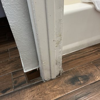 Tustin Motor Lodge - Water damage just painted over, picture doesn't show well - Hotels Near Me - Tustin, California Tustin Motor Lodge - Water damage just painted over, picture doesn't show well - Hotels Near Me - Tustin, California