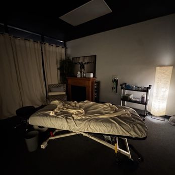 Kneadz Work - Miriam's room after I finished a massage session with her - Massage Therapy Near Me - Rancho Cucamonga, California Kneadz Work - Miriam's room after I finished a massage session with her - Massage Therapy Near Me - Rancho Cucamonga, California