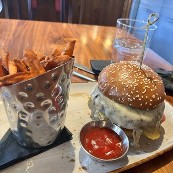 GRANVILLE - Classic Cheeseburger and sweet potatoe fries - New American Near Me - Pasadena, California