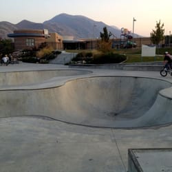 Payson Skate Park - Bikes and scooters heart the tiny clover bowl.