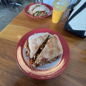 SaMo Pizza - BBQ chicken Sandwich - Pizza Near Me - Santa Monica, California