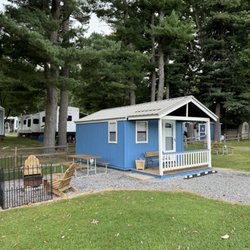 Buttercup Woodlands Campground - Blue Cabin #1